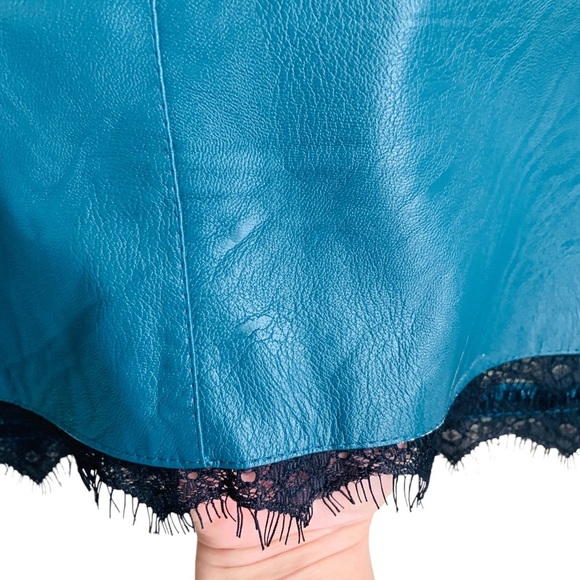 Made in Italy – Elegant Blue Faux Leather Skirt Medium - Picture 8 of 12